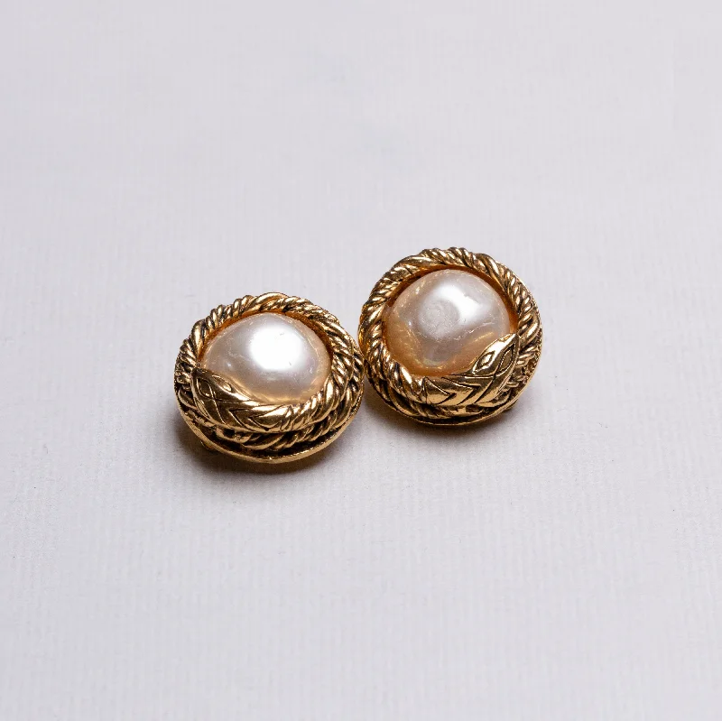 Vintage Chanel Gold Clip-on Earrings with Pearls