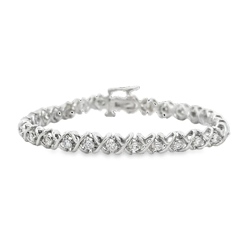 Diamond Accented "XO" Bracelet in White Gold 6.25"