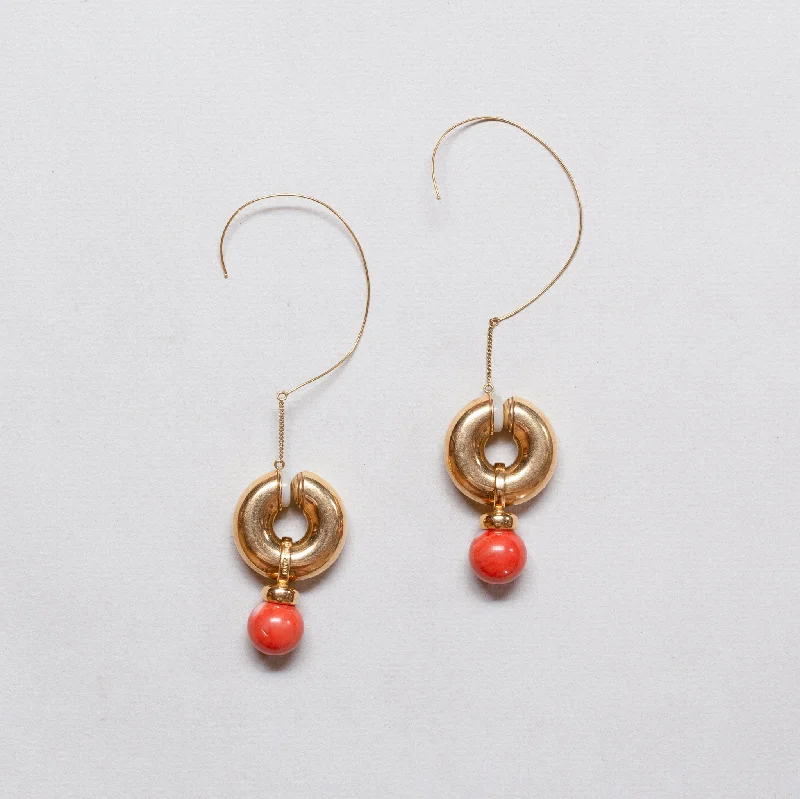 AN UNUSUAL PAIR OF 18ct Gold Clip Hoop Earrings with Coral