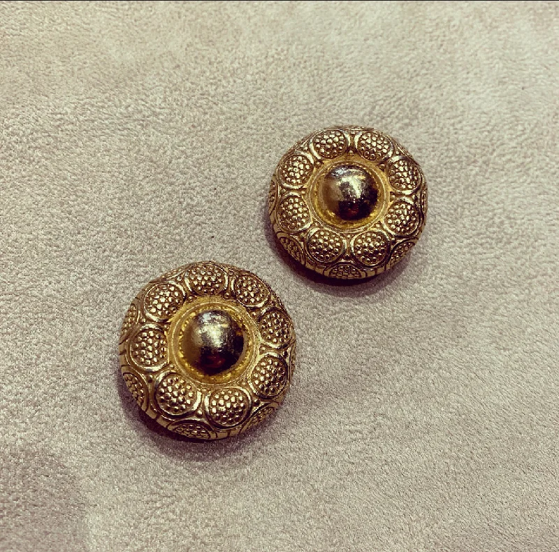 Dior Gold Clip on vintage earrings 002