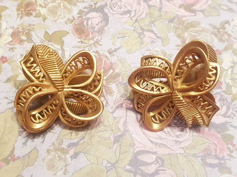 Oscar de La Renta Earrings Clip On Gold Bow