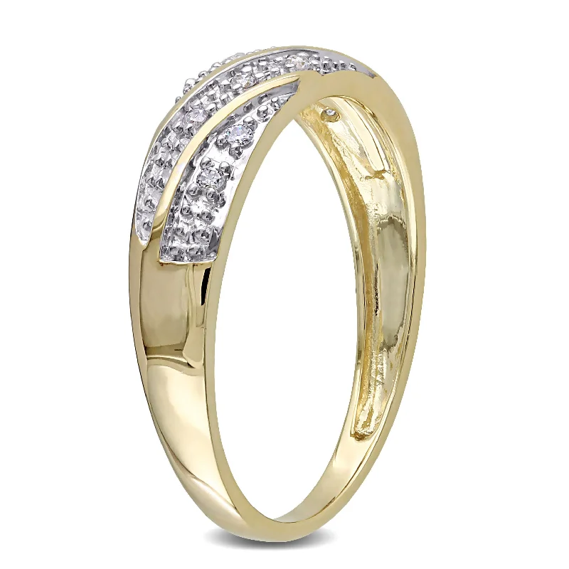 Miadora Mens 1/10 CT TW Diamond Striped Wedding Band in 10k Yellow Gold